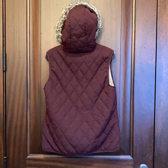 Eddie Bauer Vest quilted sherpa lined with hood - Picture 16 of 16